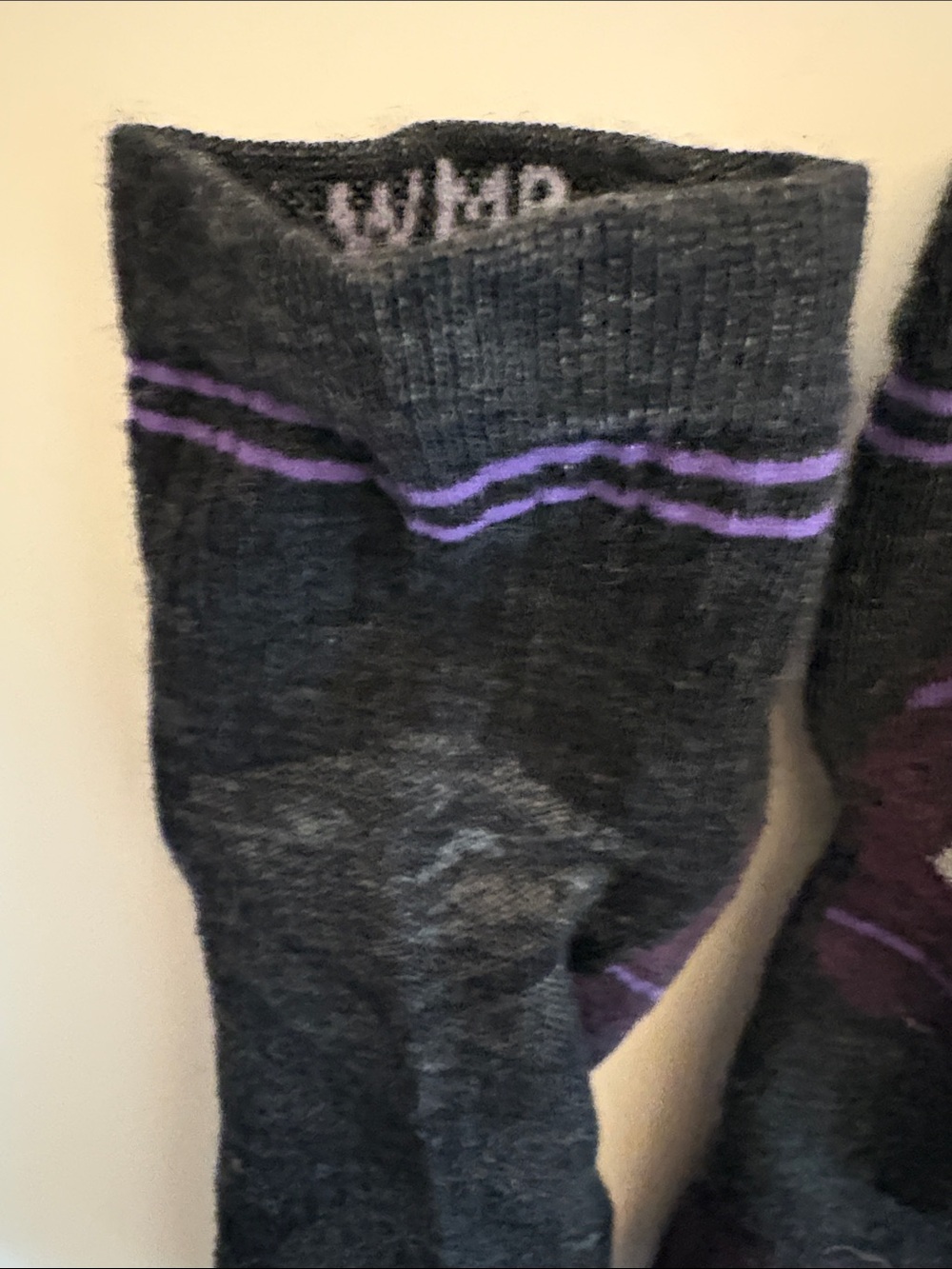 Smartwool Woman’s Hike Ankle Socks with Targeted Cushion. Charcoal size medium. - Picture 4 of 5